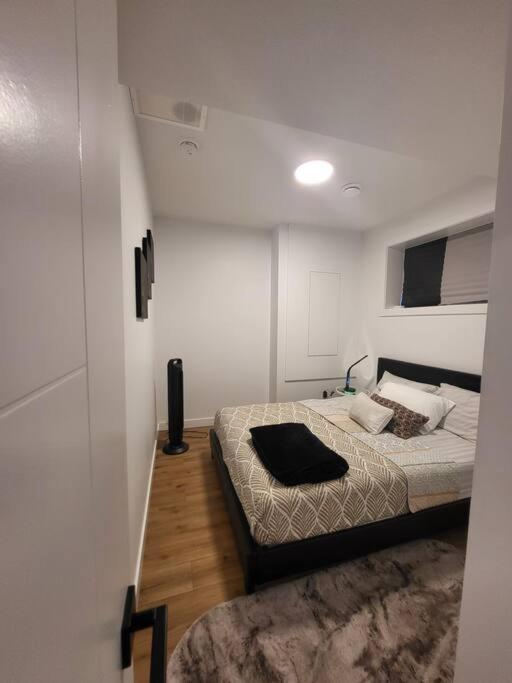 Pebbles' Cozy 2Bed Basement Suite - Near Downtown Edmonton Luaran gambar