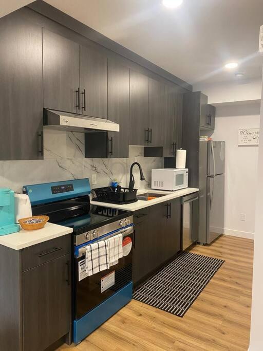 Pebbles' Cozy 2Bed Basement Suite - Near Downtown Edmonton Luaran gambar
